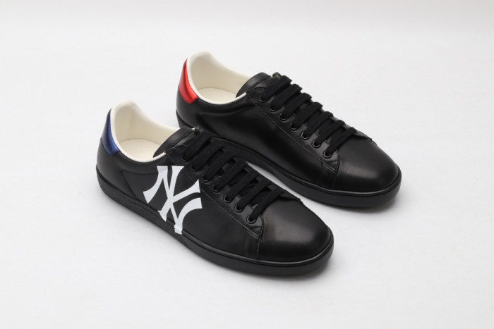 G*u*i low-top sneaker