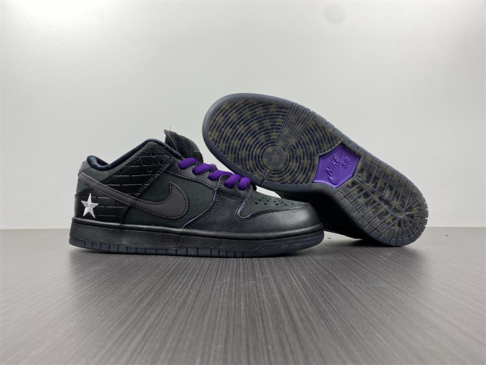 Familia x Nike SB Dunk Low “First Avenue” DJ1159-001