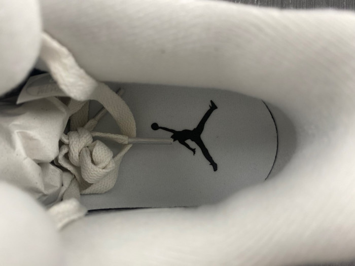 Air Jordan 4 “Frozen Moments” AQ9129-001