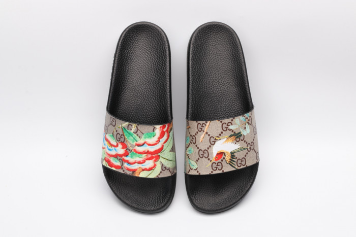 G*u*i slippers