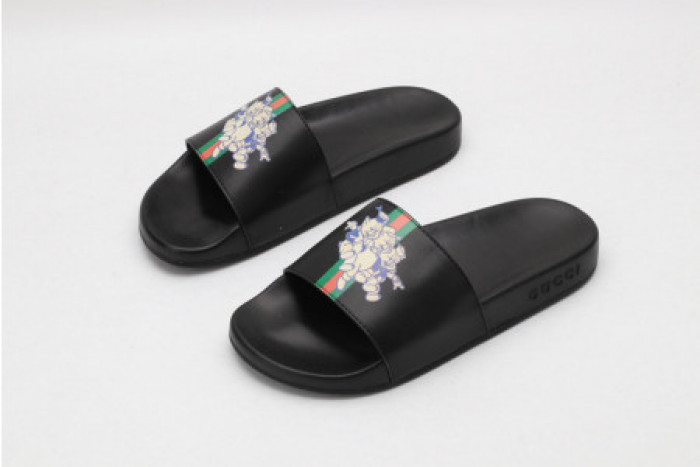 G*u*i slippers