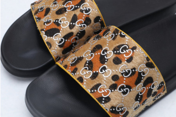 G*u*i slippers leopard print