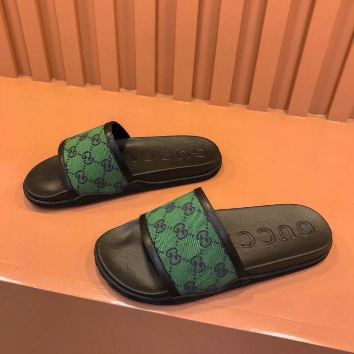 G*u*i slippers