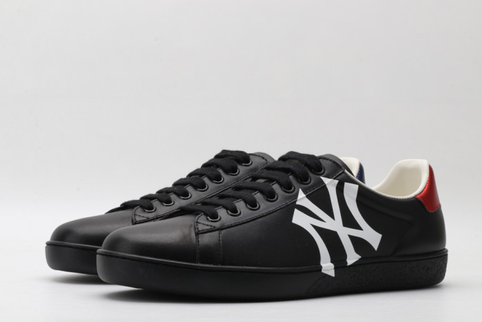 G*u*i low-top sneaker