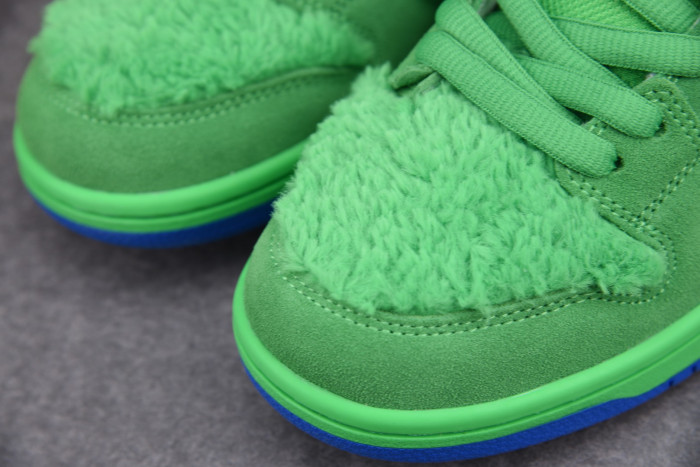 Grateful Dead x Nike SB Dunk Low “Green Bear” CJ5378-300