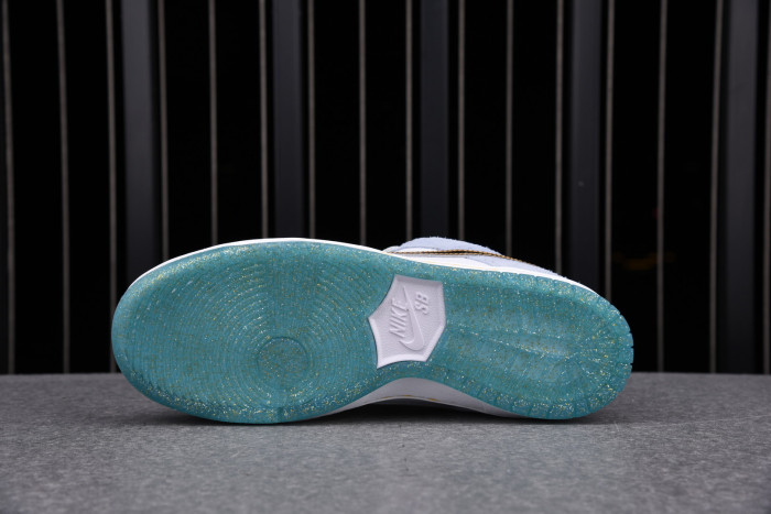 Sean Cliver x Dunk Low SB DC9936-100