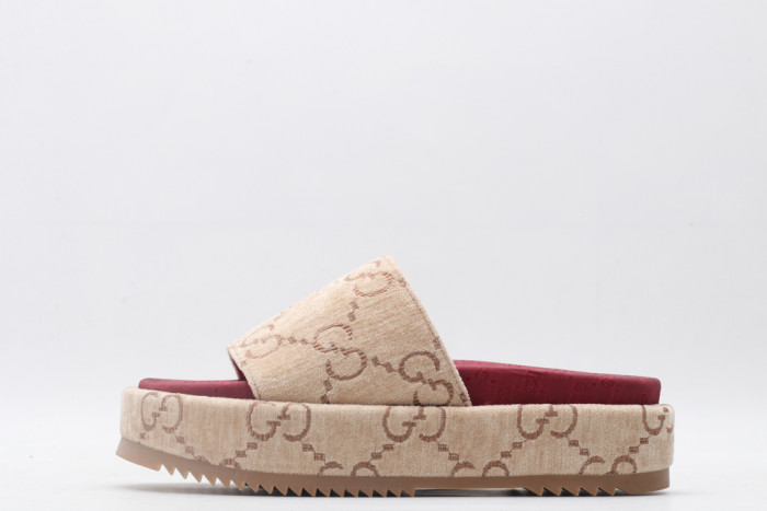 G*u*i slippers