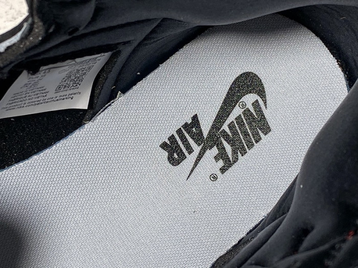 Air Jordan 1 Retro High “Satin Black Toe” CD0461-016