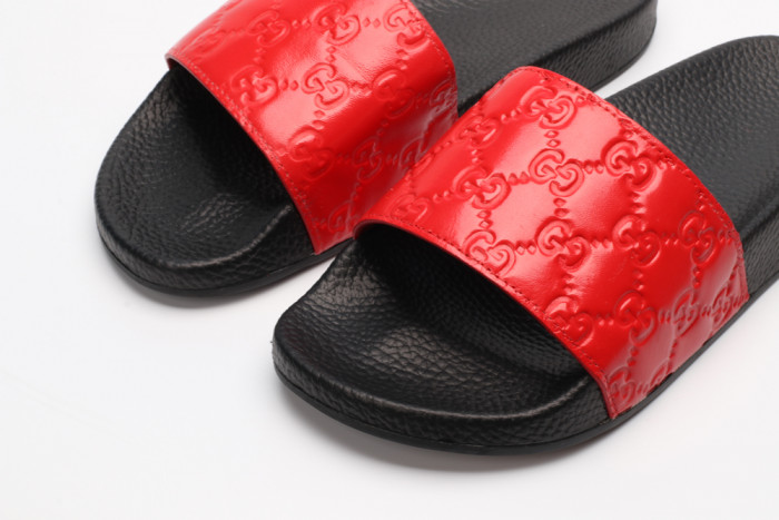 G*u*i slippers