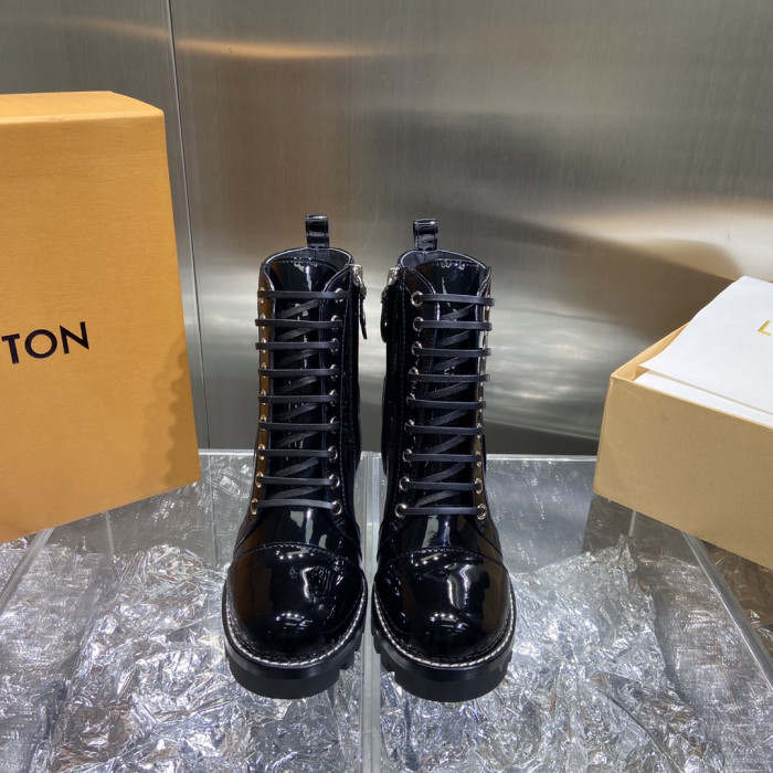 LOUS VUITO BROWN STAR TRAIL ANKLE BOOTS