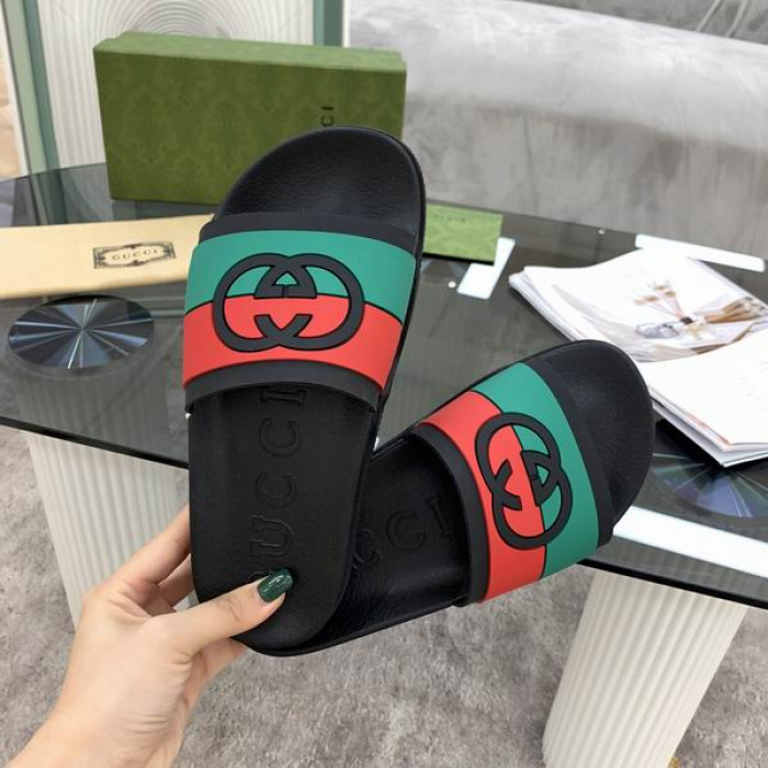 G*u*i slippers