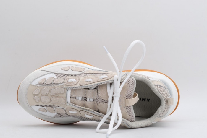AR1M1 Low-Top Sneaker