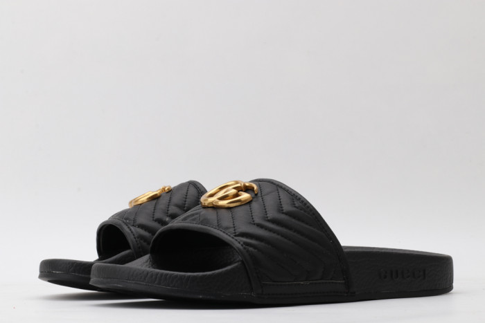 G*u*i slippers