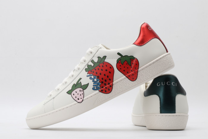 G*u*i low-top sneaker