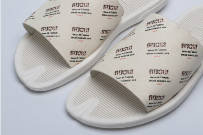 G*u*i slippers