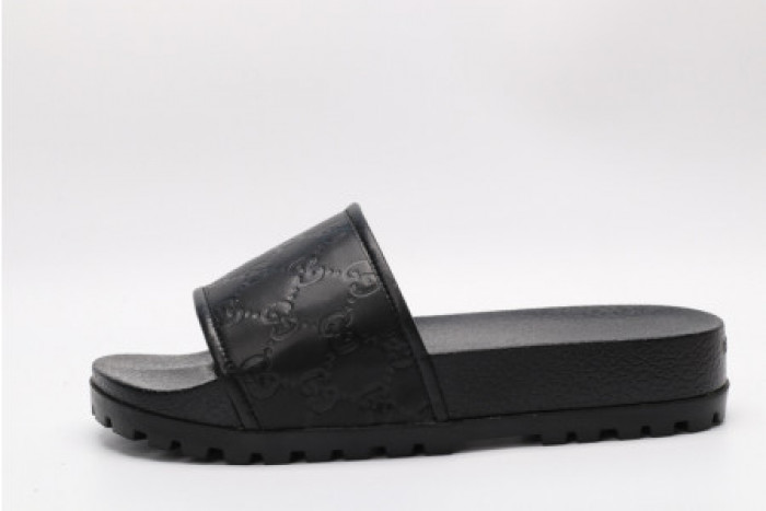 G*u*i slippers