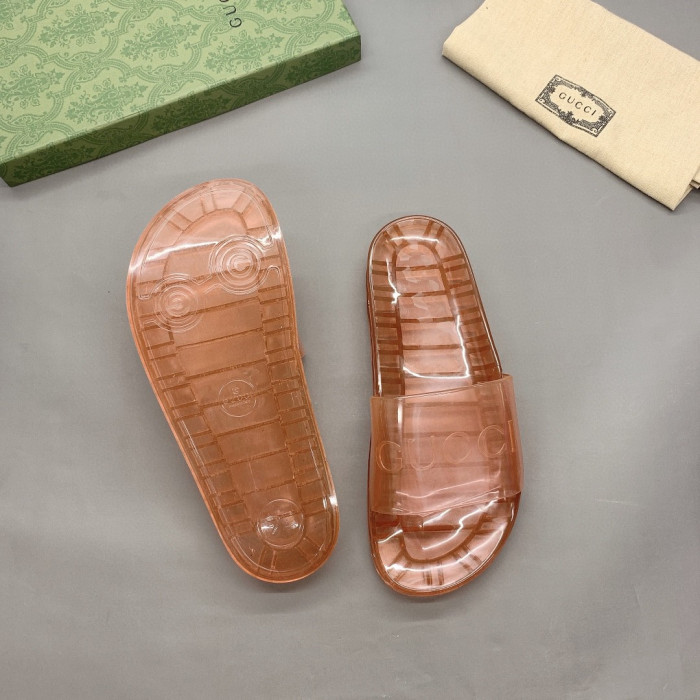 G*u*i slippers