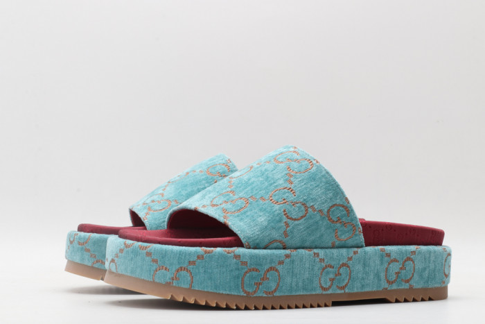 G*u*i slippers