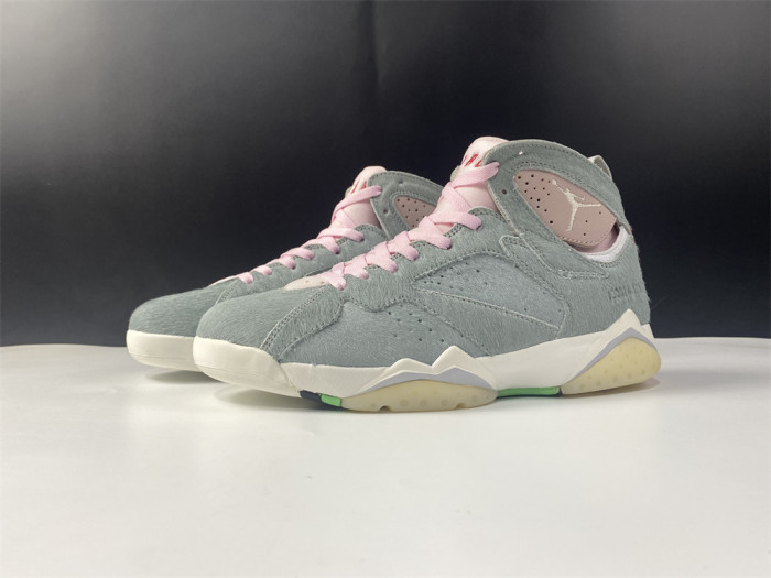 Air Jordan 7 Retro Neutral Grey CT8528-002