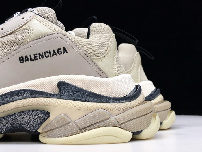 BLCG TRIPLE S TRAINER ‘VANILLE’ 536737 W09O6 9787