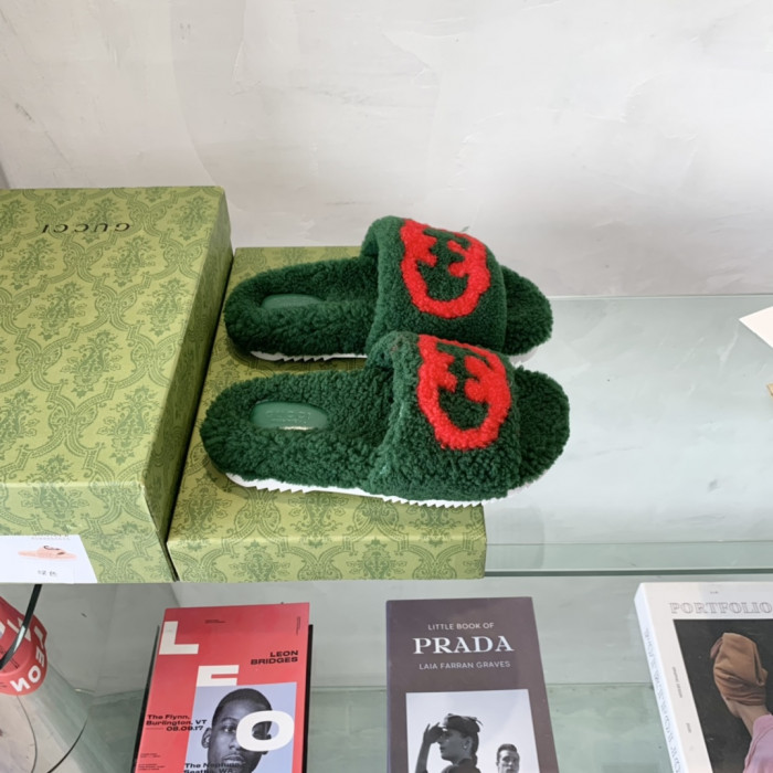 G*u*i slipper