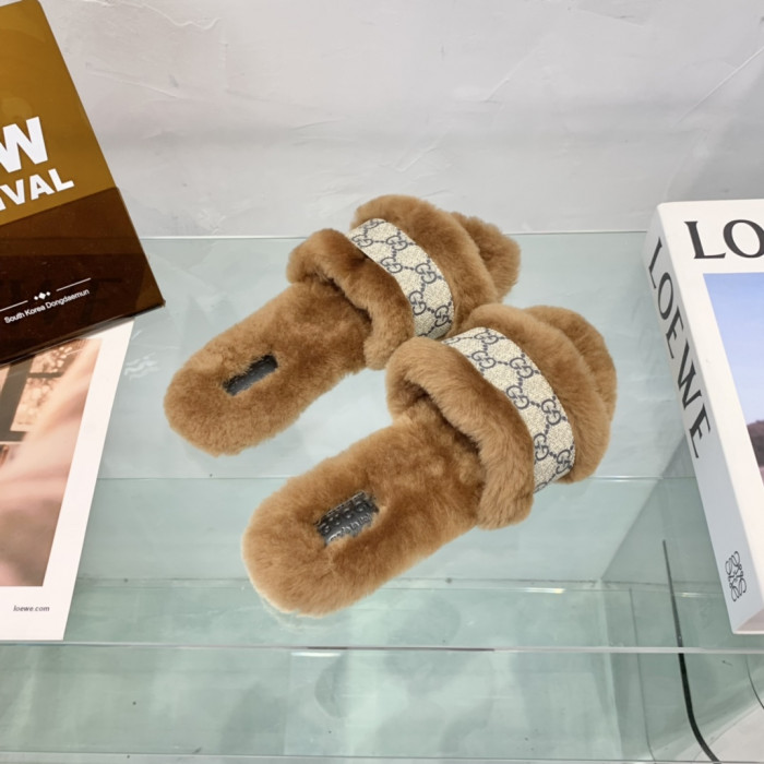 G*u*i slipper