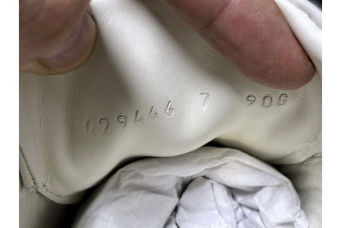 G*u*i ace embroidered low-top sneaker white with logo